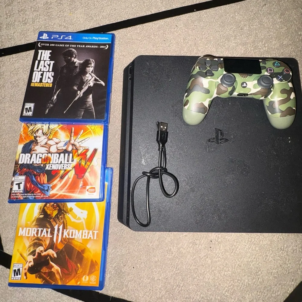 Ps4 with controller (including power cord and chargers) and 3 games